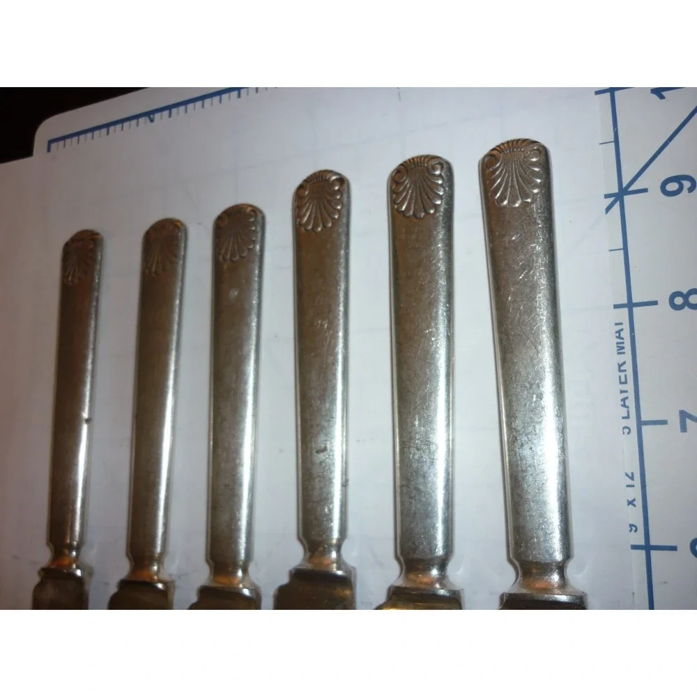 6 Piece Rogers Bros Warranted 12 DWT‎ Knives Set Scroll pattern